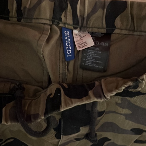 Men’s H&M Camo cargo pants - Picture 3 of 3